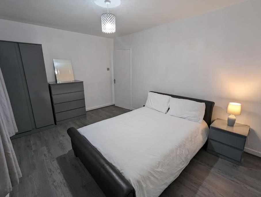 3 Bedroom Apartment Sleeps 8 Единбург Екстер'єр фото